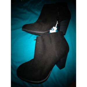 Black Old Navy Booties